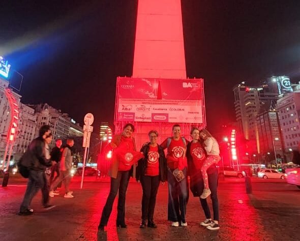 La Ciudad de Buenos Aires se ilumina de rojo para inaugurar la Semana del Parto Respetado
